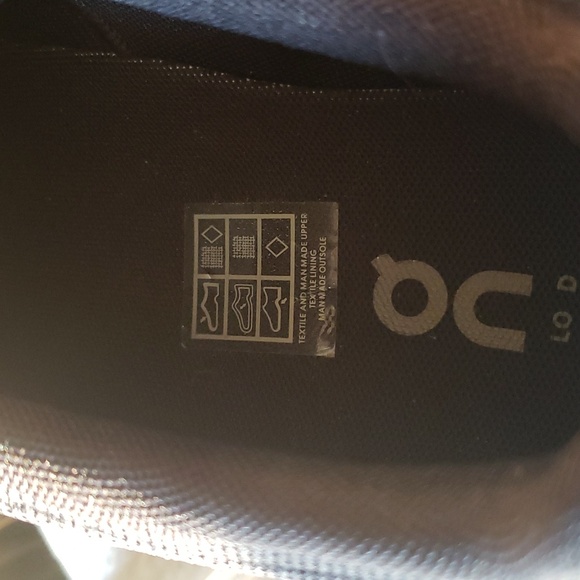 - NEW On Cloud Men's size 9 - Picture 3 of 5